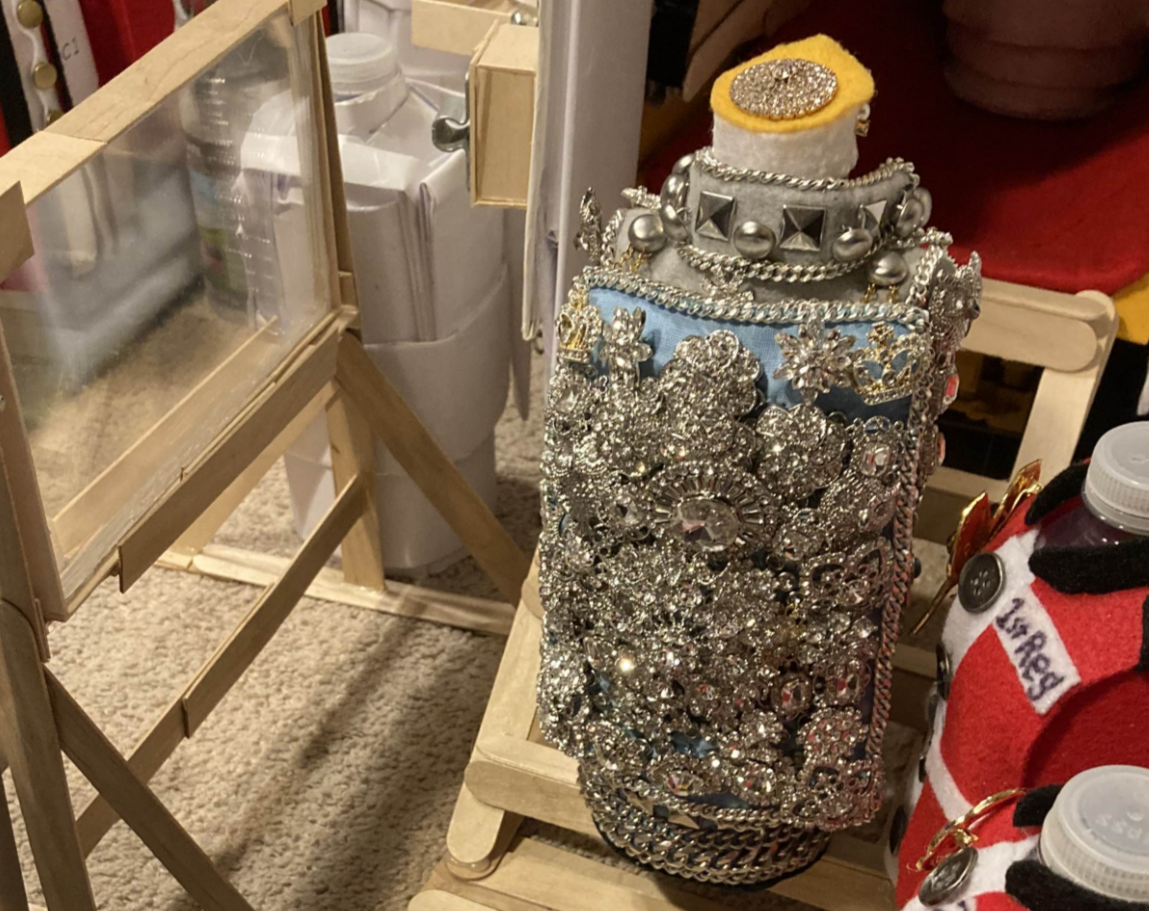 King Christmas Wawa Displays November Fringe Suit in Newbeak